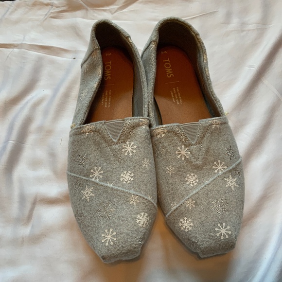 Toms Snowflake Shoes - Picture 1 of 3